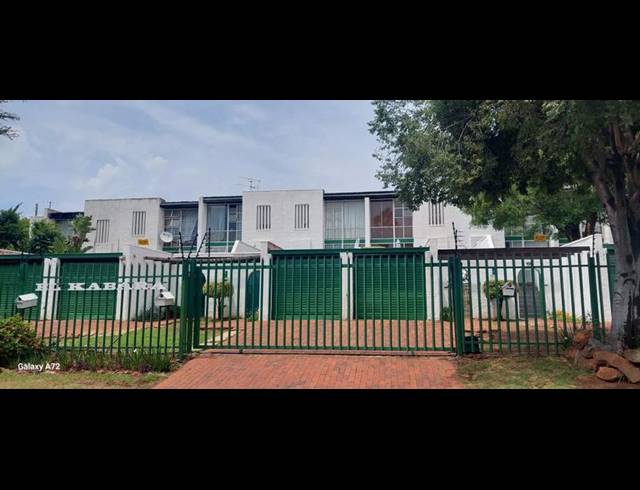 2 BEDROOM DUPLEX FOR SALE IN WINDSOR EAST